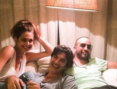 Στην Αμερική ο Παπακαλιάτης με παρέα το Μουζουράκη και την Τριανταφυλλίδου (βίντεο)